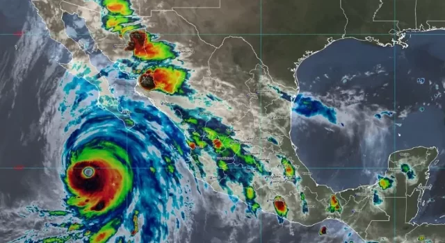 Huracán Hilary amenaza a México y Estados Unidos con fuertes lluvias