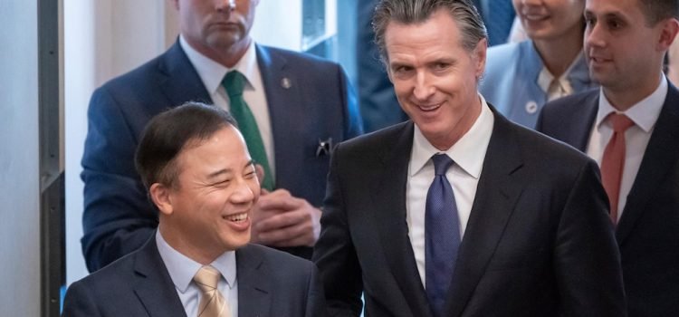 Gobernador de California refuerza compromiso climático durante visita a China