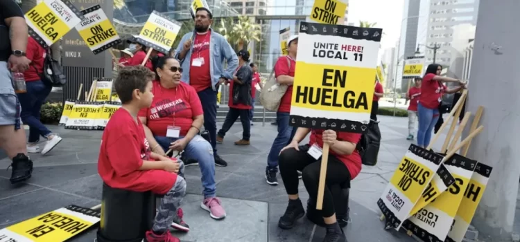 Investigan en Los Ángeles si hoteles contrataron indebidamente a inmigrantes sin hogar durante huelga