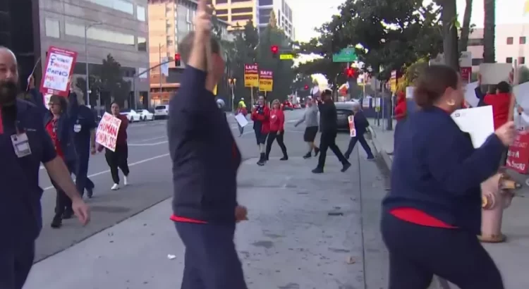 Enfermeras del Centro Médico del Hospital de California protestan por crisis de personal