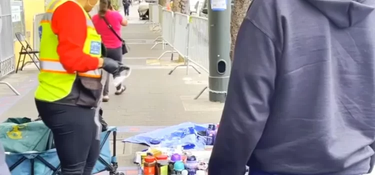 Trabajadores ambulantes de la Misión en San Francisco preocupados por la prohibición de ventas en las calles