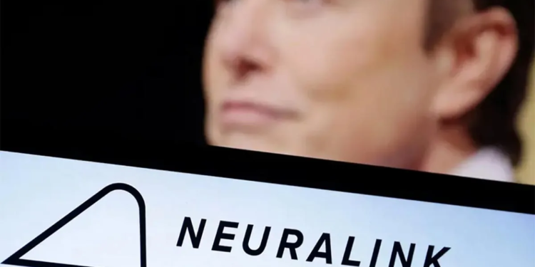 Anuncia Elon Musk exitoso implante de un chip cerebral en humanos