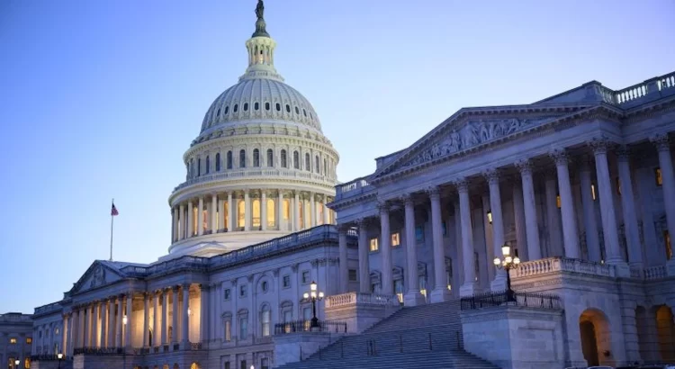 Líderes del Congreso presentan proyecto de ley para evitar cierre del gobierno