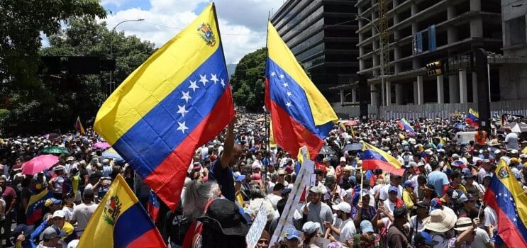 Oposición venezolana se moviliza masivamente en defensa de la verdad electoral