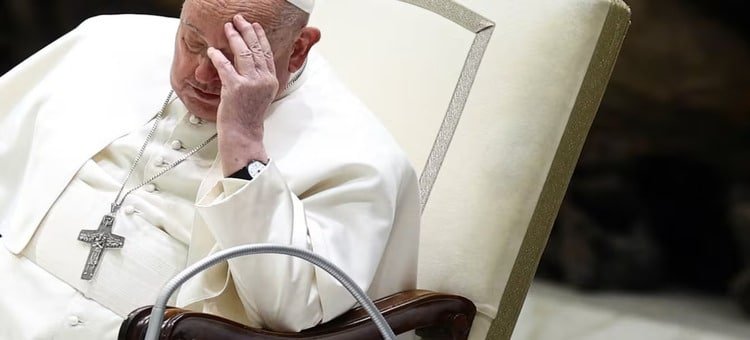 Papa Francisco continúa en estado crítico