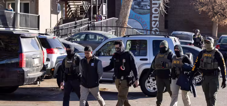 Agentes del ICE realizaron redadas y detuvieron migrantes en iglesias de California