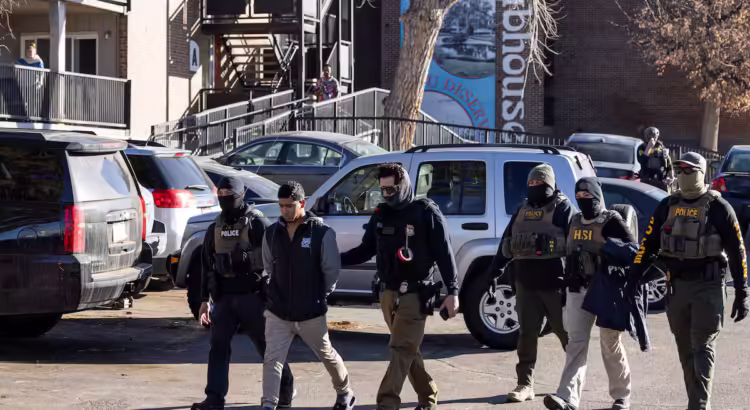 Agentes del ICE realizaron redadas y detuvieron migrantes en iglesias de California