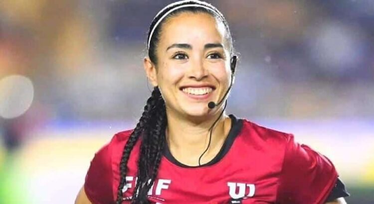 Katia Itzel hace historia en Copa Oro como árbitra central