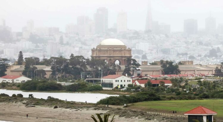 El área de la Bahía de San Francisco experimenta un julio inusualmente frío con temperaturas por debajo de los valores normales de la temporada.