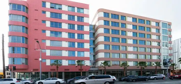 600 Seventh ofrece viviendas y espacio para pequeñas empresas en San Francisco