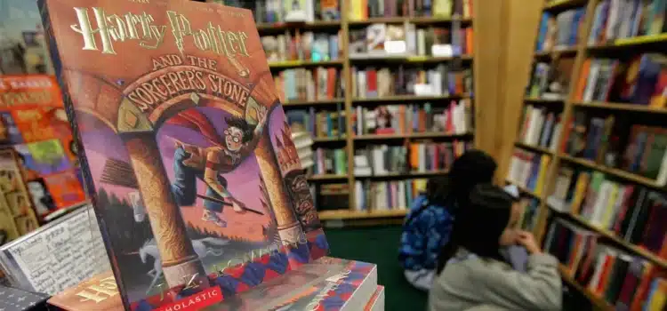 Librería “Queer” de San Francisco retira la serie de “Harry Potter” después de que Rowling lanzara un fondo legal para mujeres