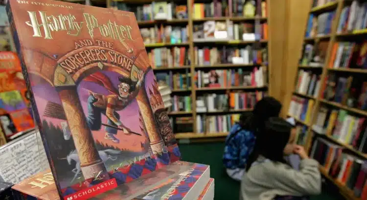 Librería “Queer” de San Francisco retira la serie de “Harry Potter” después de que Rowling lanzara un fondo legal para mujeres