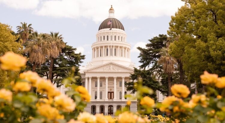 California Recurre a Ripple y Coinbase para la Renovación Tecnológica del Gobierno