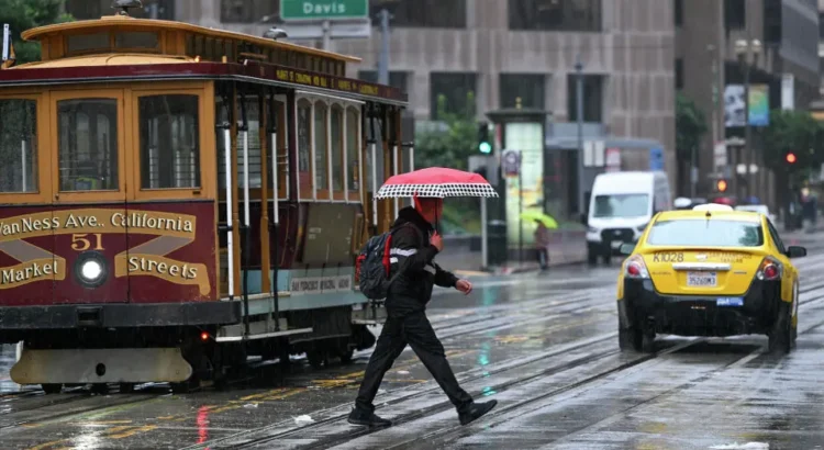 Un verano inusualmente lluvioso en San Francisco se dirige a los libros de récords