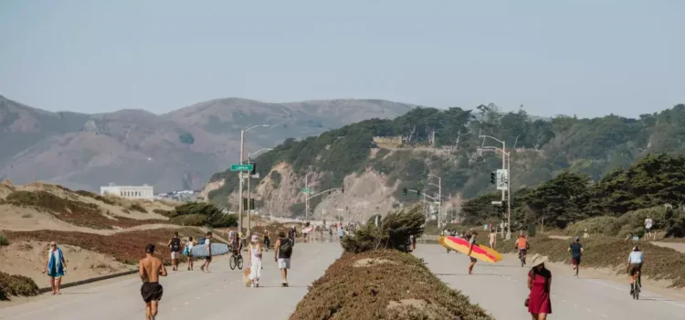El parque Sunset Dunes de San Francisco se prepara para presentar el desfile del 4 de julio