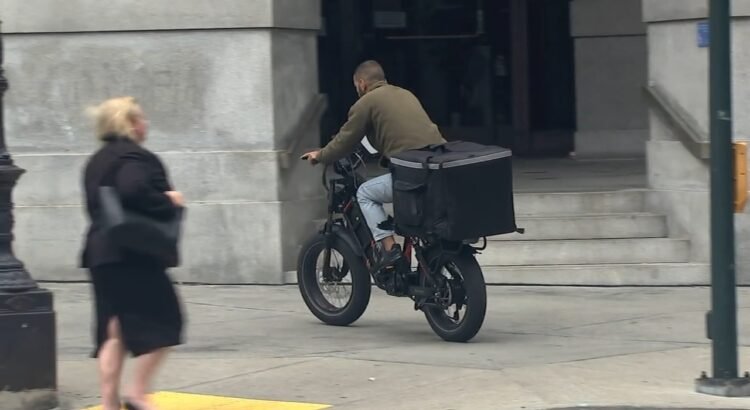 Los peatones de San Francisco están hartos de las bicicletas y los patinetes