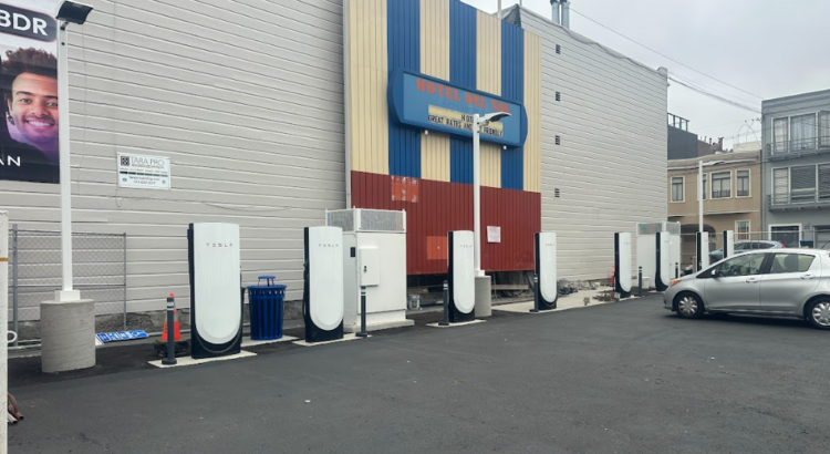 Tesla inaugura una estación Supercharger en este afluente barrio de San Francisco