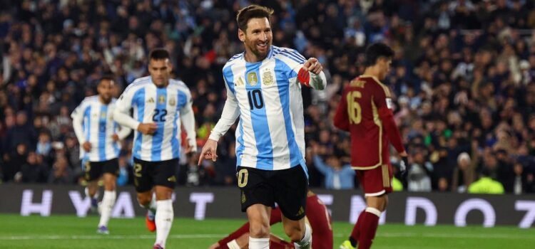 Messi hizo dos goles en su despedida, Argentina brilló con un 3-0 ante Venezuela