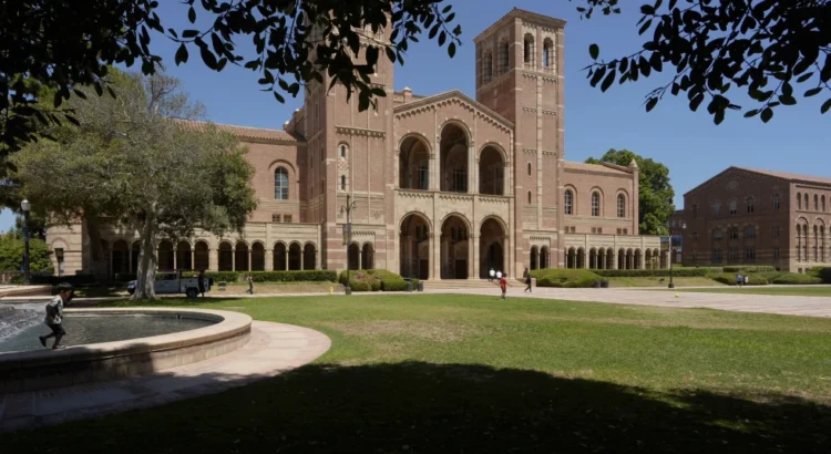 Estudiantes, profesores y personal de Universidad de California demandan a gobierno de Trump