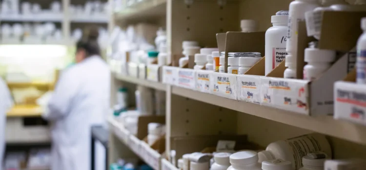 California lidera la nación con nueva reforma del costo de medicamentos recetados