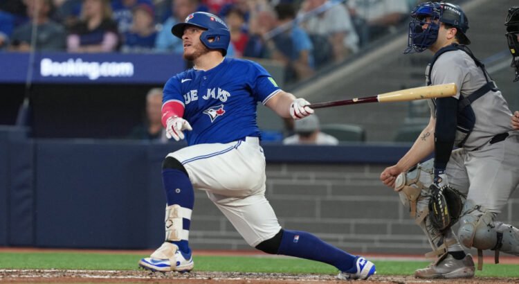 Alejandro Kirk: maestría mexicana en playoffs de Grandes Ligas