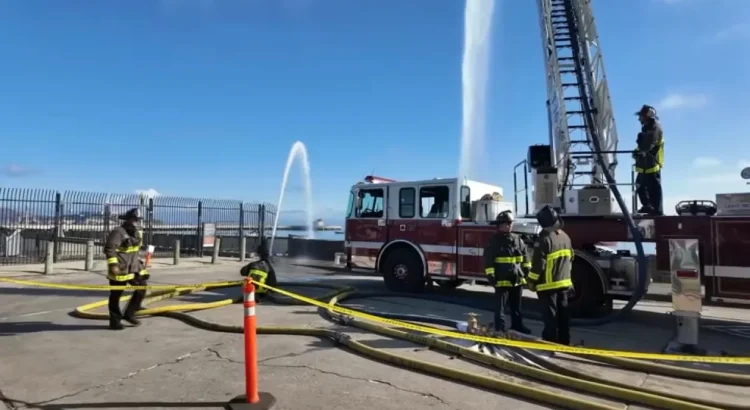Bomberos realizan inspección del sistema del agua de San Francisco