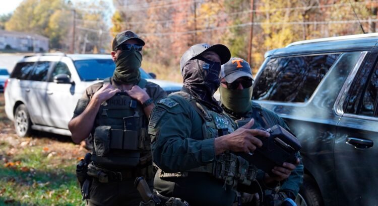 Gobierno demanda a California por prohibir a agentes cubrir sus rostros