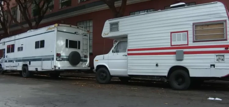 Frustración por nueva norma restrictiva a vehículos recreativos en San Francisco.