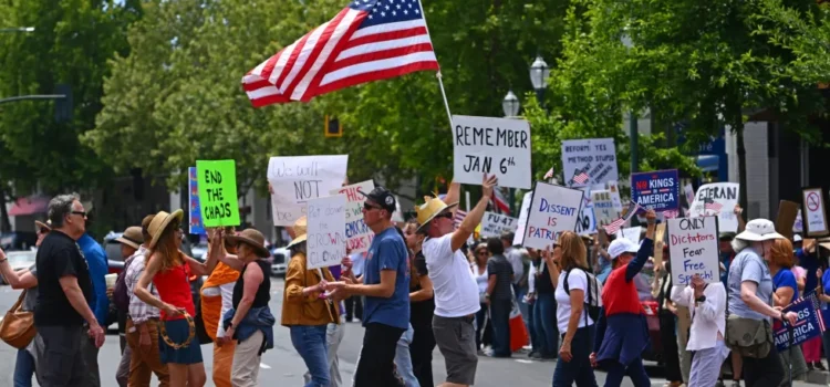 Los manifestantes del Área de la Bahía celebran su papel en la victoria de la Proposición 50