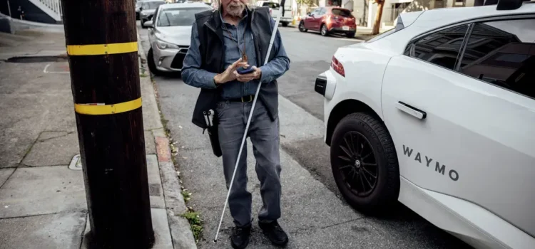 Para los adultos mayores del Área de la Bahía, Waymo y los autos autónomos son el futuro.