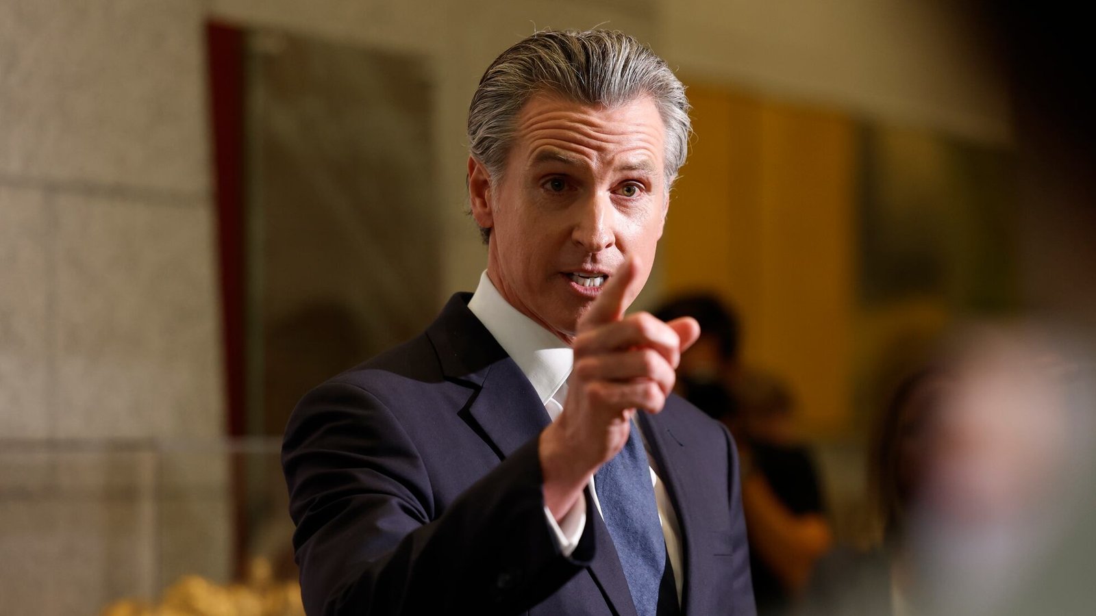 Gavin Newsom aprueba 11 millones de dólares para la construcción de viviendas para personas sin hogar
